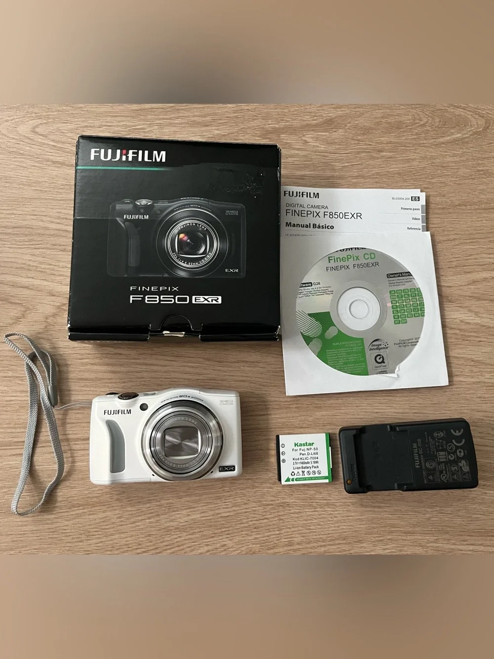 Fujifilm FinePix F850EXR White Digital Camera 16MP – In Original Box